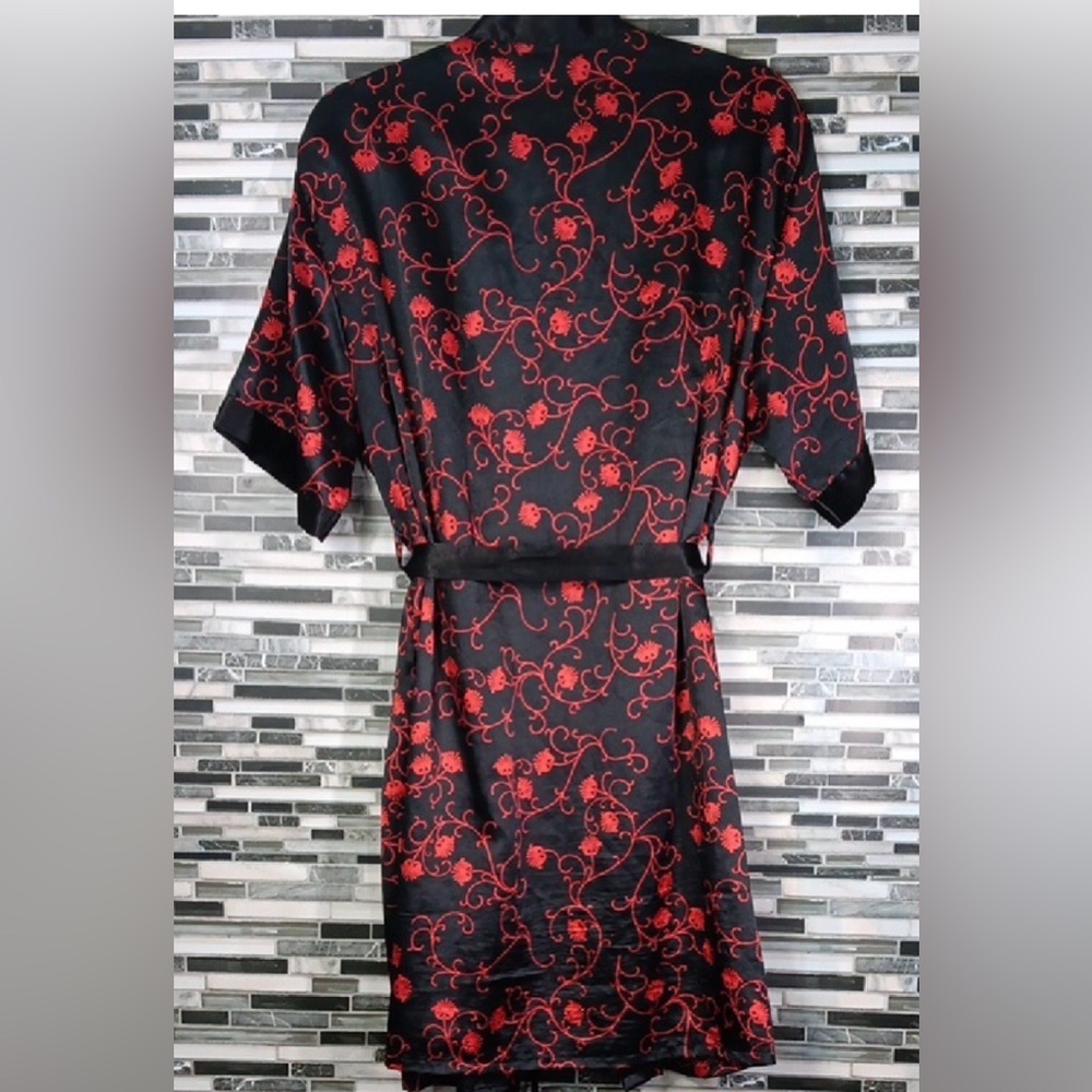 Luxurious Black Red Floral Satin Robe With Belt In-N-Out Burger Lounge Wear. - Picture 3 of 9